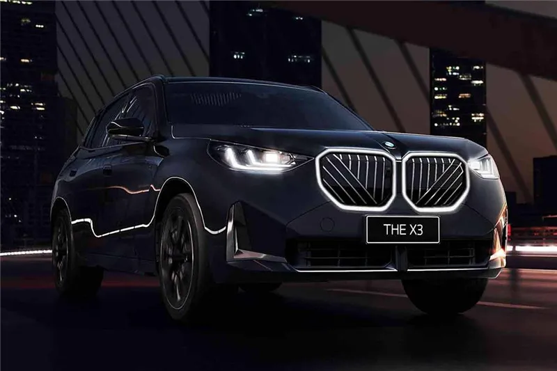 BMW X3L vedie predstavenie nového auta na autosalóne v Chengdu