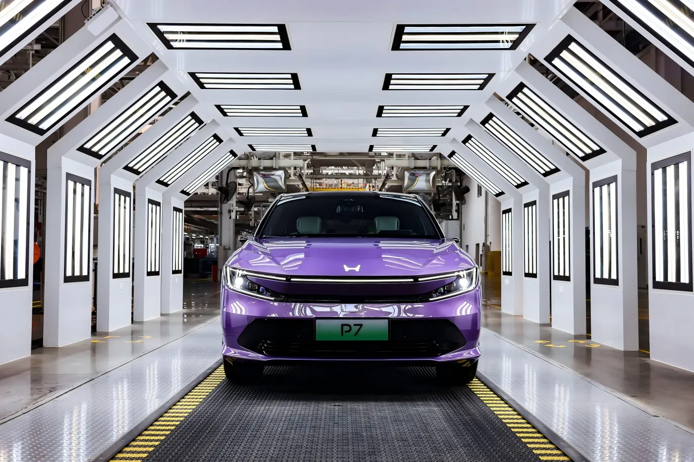 Gac Honda P7 oficiálne odvalil výrobnú linku. Je umiestnený ako SUV strednej veľkosti a očakáva sa, že v budúcnosti uvedie ďalšie dve elektrické vozidlá.