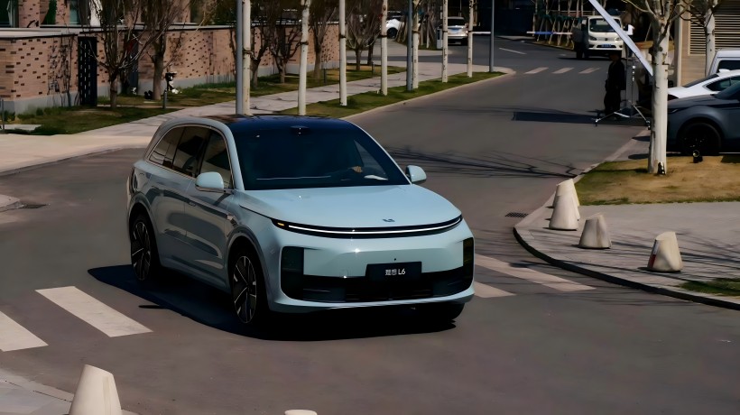 Oficiálne obrázky nového ideálu L6 debutujú na autosalóne v Šanghaji. Prijme úplne nový Lidar a bude mať vylepšený čip.