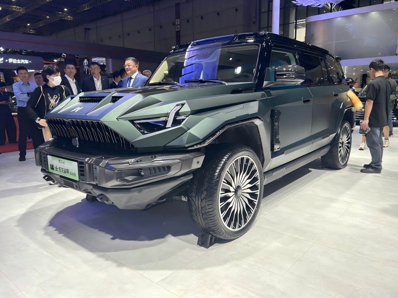 2025 Auto Show Shanghai: The Mengshi 917 Jiaolong Battle Armor Long - Edition Restivat edície kolies je cena 1,098 milióna juanov a je obmedzená na 199 jednotiek.