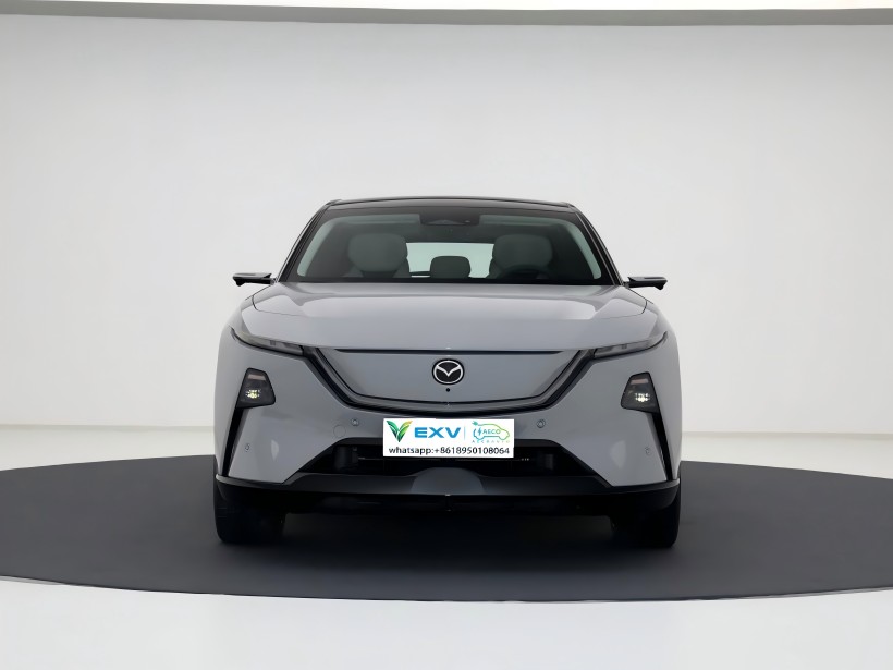 Očakáva sa, že Mazda EZ - 60 zasiahne trh do konca augusta. Ponúka čisté - elektrické aj rozšírené hnacie jednotky. Interiér je tiež vybavený dvojitým nastavením obrazovky.